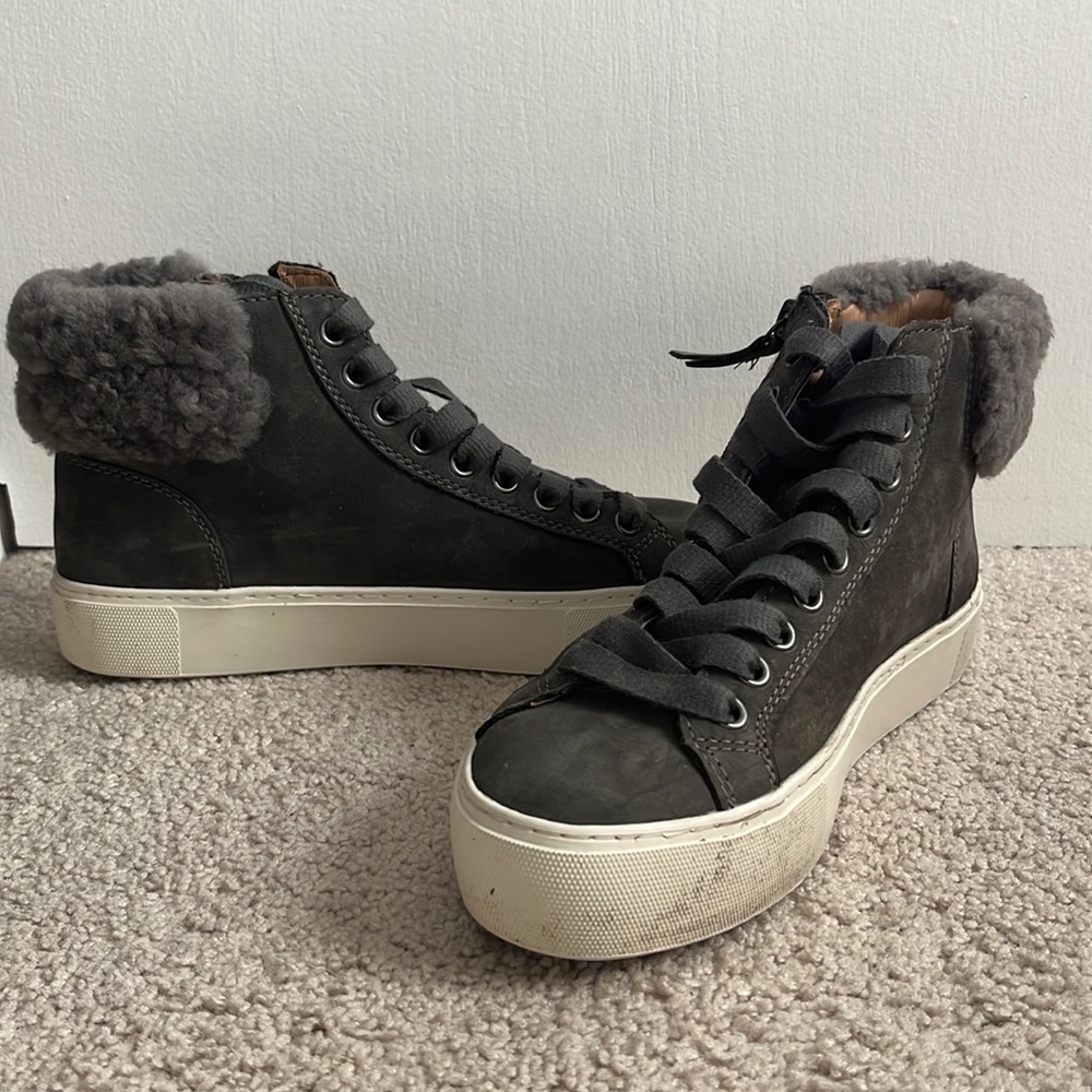 Grey UGG sneakers - Briena - Women’s 7
